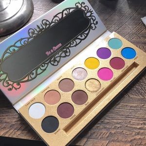 Lunar Beauty Life’s a Drag palette
